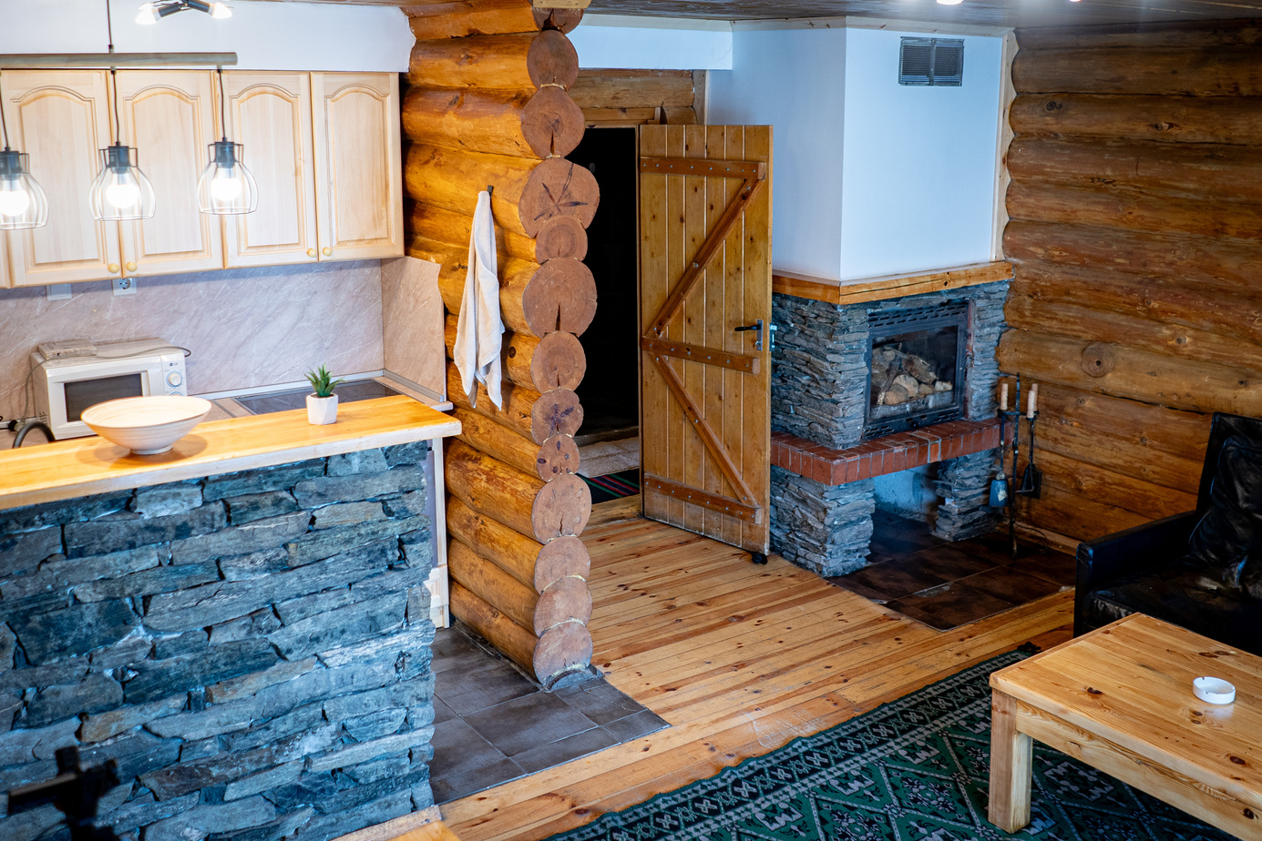 Romantic villa overlooking Rila and Pirin. Luxury house for a mountain retreat in the Razlog Valley. Cozy guest house for a special occasion in the Rhodope Mountains. Stunning view from guest house in Kraishte.